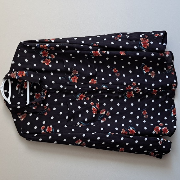 Premise Studio floral button down top - Picture 2 of 4